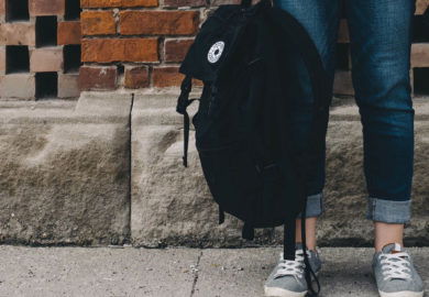 How Kate Midilton remove his blocks in a Face Mask